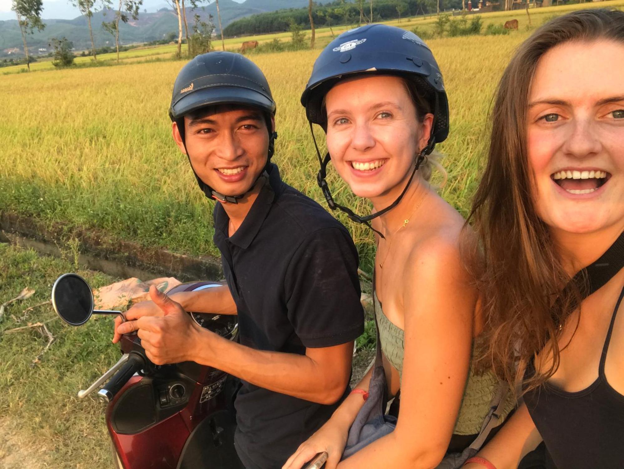 Happy Field Homestay Фонгня Экстерьер фото